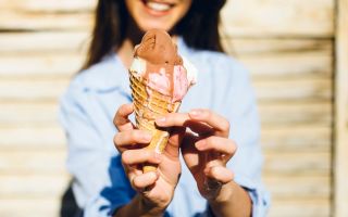 Comment enlever la glace au chocolat de vos vêtements